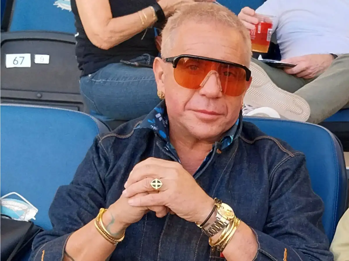 Στην αντεπίθεση περνάει ο Γιώργος Μαζωνάκης μέσω του δικηγόρου του. Ο τελευταίος υποστηρίζει ότι οι δύο αδελφές του τραγουδιστή