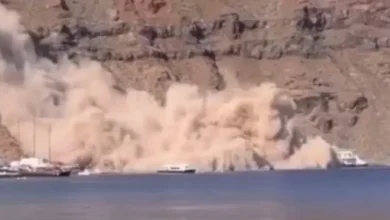 Ένα τρομακτικό περιστατικό έλαβε χώρα το απόγευμα της Κυριακής στο Ημεροβίγλι Σαντορίνης, όταν τμήμα γης κατέρρευσε ξαφνικά