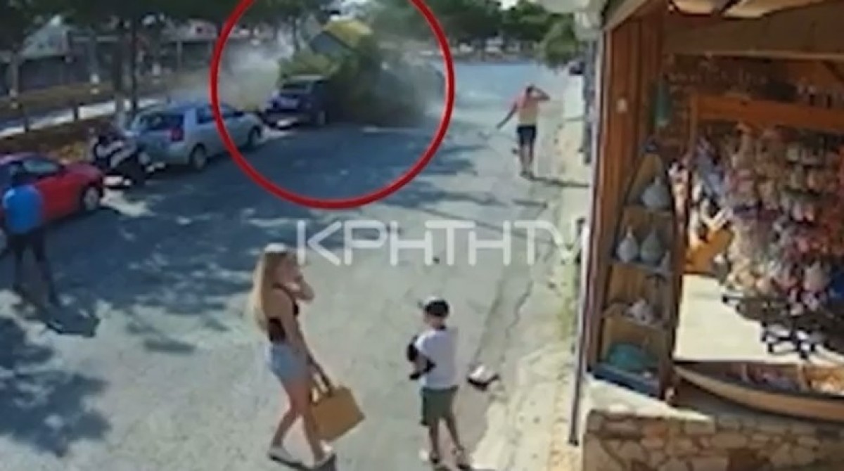 Ένα τραγικό τροχαίο δυστύχημα σημειώθηκε χθες το απόγευμα στην περιοχή της Χερσονήσου, στον νομό Ηρακλείου της Κρήτης,