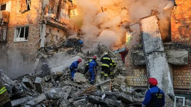 Τουλάχιστον 14 άνθρωποι σκοτώθηκαν, 10 αγνοούνται και 38 τραυματίστηκαν στο Κίεβο από τη μαζική επίθεση που εξαπέλυσε η Ρωσία