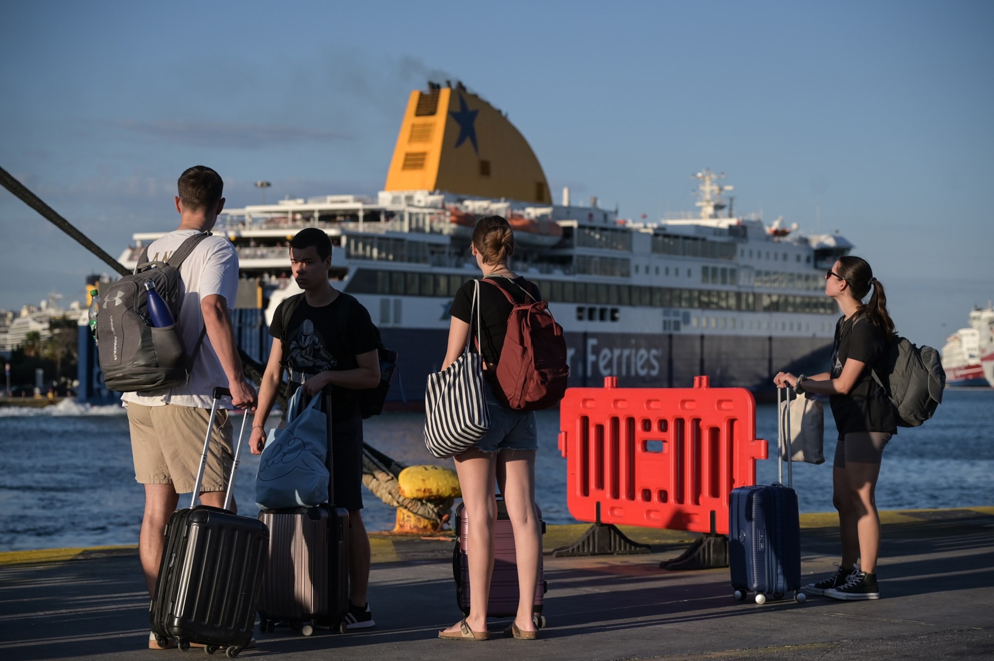 Ο Αύγουστος, ο κατεξοχήν μήνας των διακοπών, μπήκε δυναμικά, και μαζί του κορυφώνεται η έξοδος των αδειούχων από την Αθήνα