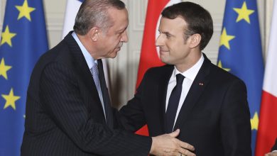 Εμανουέλ Μακρόν και Ρετζέπ Ταγίπ Ερντογάν οδεύουν παράλληλα και σε στενή συνεργασία. Οι πρόεδροι Γαλλίας και Τουρκίας συμπλέουν