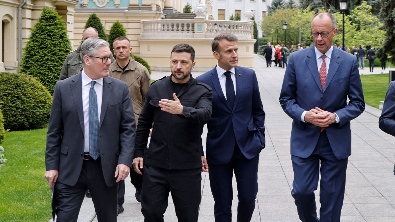 Σε έντονη κινητικότητα βρίσκονται Βερολίνο, Λονδίνο και Παρίσι, συντονίζοντας τις ενέργειές τους μαζί με το Κίεβο, καθώς πλησιάζει