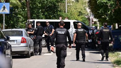 Σοκαρισμένη παραμένει η κοινή γνώμη από το άγριο έγκλημα που σημειώθηκε το πρωί της Δευτέρας στην οδό Ρουμπέση