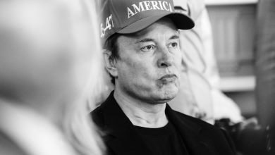 Μόλις πριν από λίγους μήνες, ο Έλον Μασκ φαινόταν ασταμάτητος. Στο τιμόνι της Tesla και της SpaceX, με τη δημόσια στήριξη του προέδρου