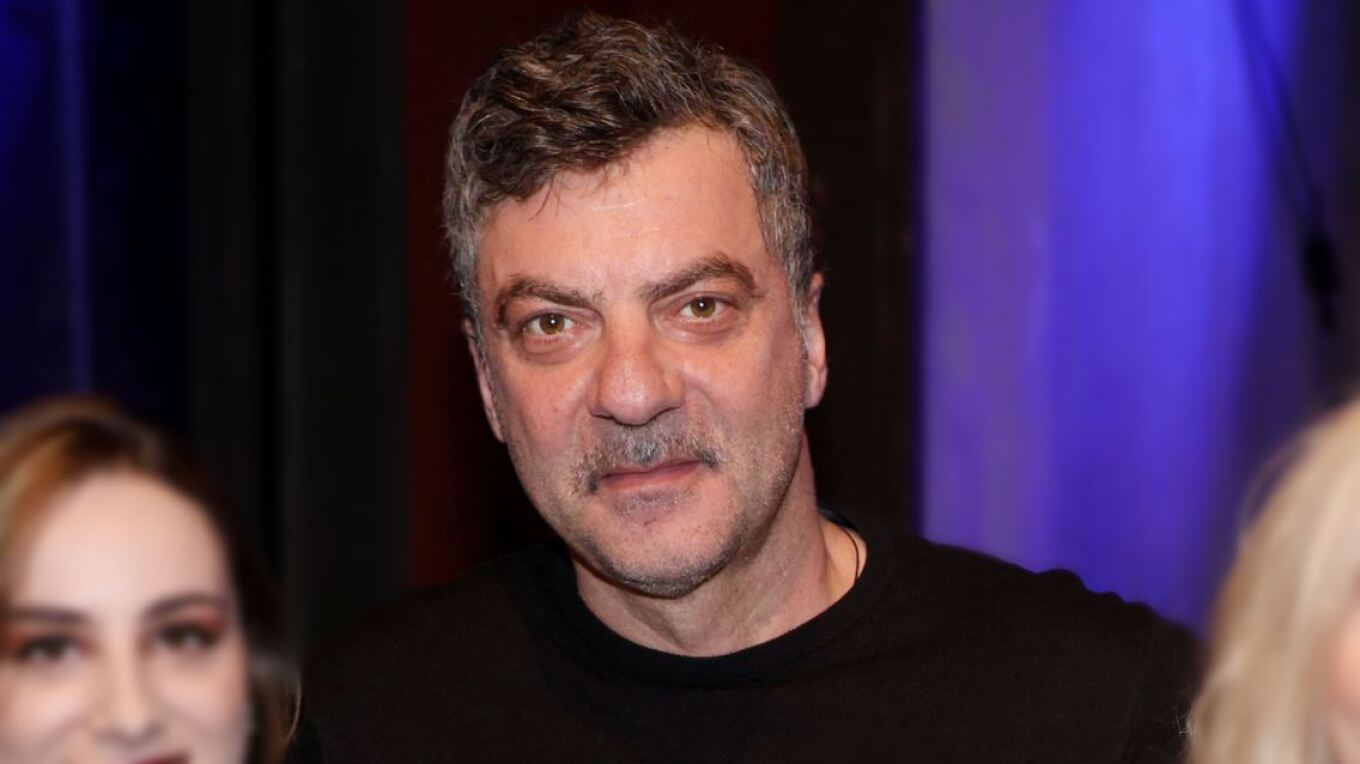 Η είδηση έχει συγκλονίσει τον καλλιτεχνικό χώρο αλλά και τους τηλεθεατές που αγάπησαν τον Στάθη Μαντζώρο μέσα από τον ρόλο