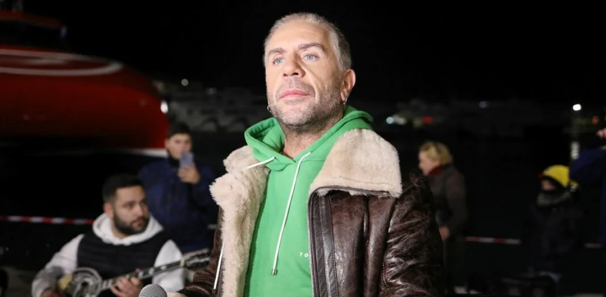 Σοκ προκάλεσε χθες, Πέμπτη, η είδηση ότι ο γνωστός τραγουδιστής Γιώργος Μαζωνάκης εισήχθη σε ψυχιατρική κλινική, με τις