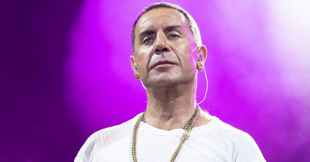 Την απογοήτευση του εκφράζει ο Γιώργος Μαζωνάκης, λίγες ώρες μετά την αιφνιδιαστική εισαγωγή του σε δημόσια ψυχιατρική κλινική