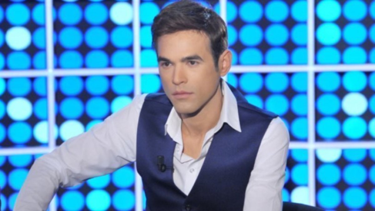 Η αμφιλεγόμενη τηλεοπτική φιγούρα και άλλοτε κραταιός παρουσιαστής του τηλεοπτικού σταθμού «Ε» του Φίλλιπου Βρυώνη, Μένιος Φουρθιώτης