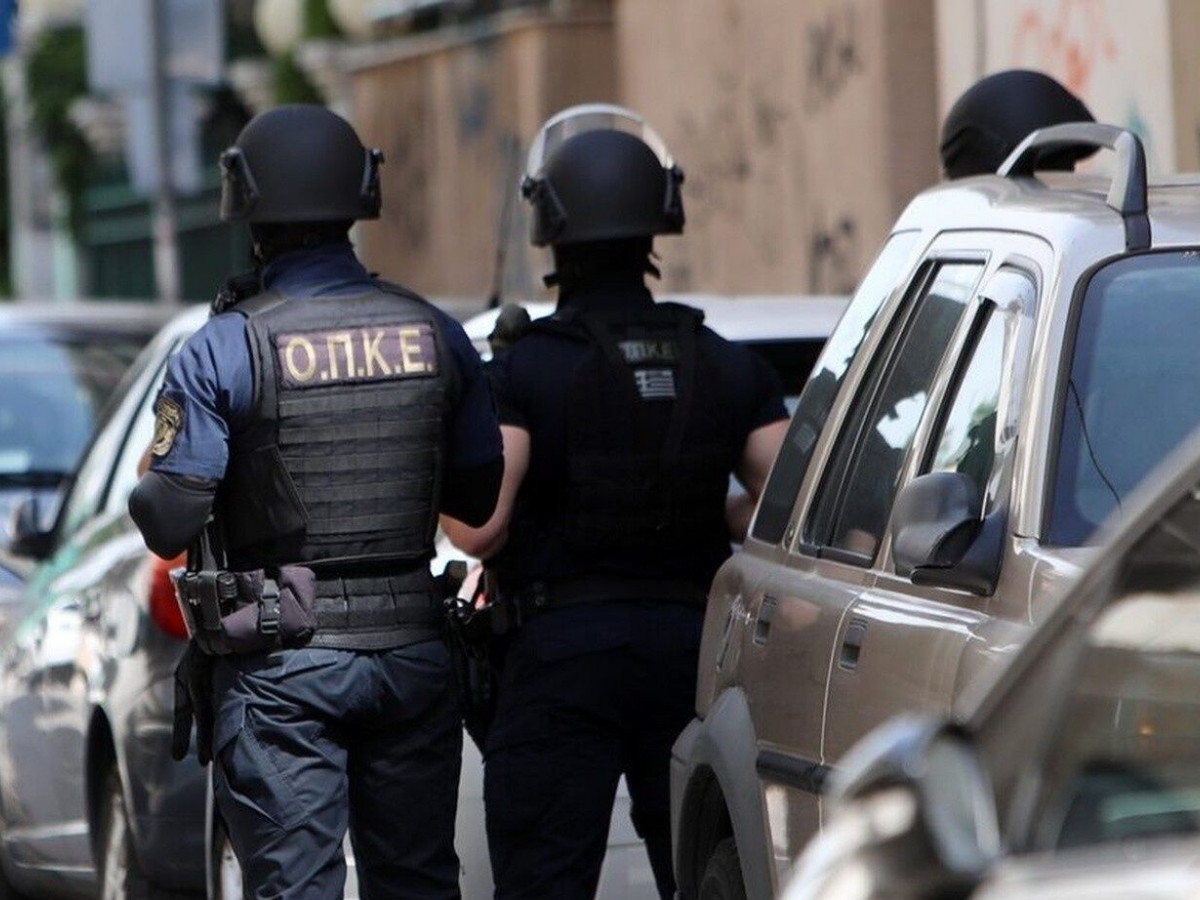 Σε μία από τις μεγαλύτερες επιχειρήσεις των τελευταίων ετών στην Κρήτη, η Ελληνική Αστυνομία προχώρησε στη σύλληψη 48 ατόμων, ανάμεσά
