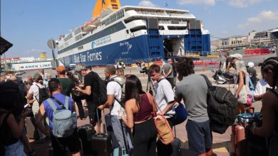 Χάος και απογοήτευση επικρατούν από νωρίς το πρωί της Παρασκευής (08/08) στα λιμάνια του Πειραιά, της Ραφήνας και του Λαυρίου