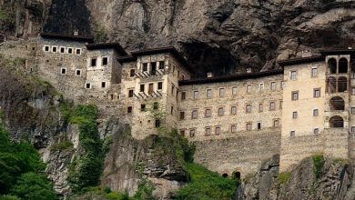 Για τρίτη συνεχόμενη χρονιά, η Μονή της Παναγίας Σουμελά δεν θα ανοίξει τις πύλες της κατά τον Δεκαπενταύγουστο.