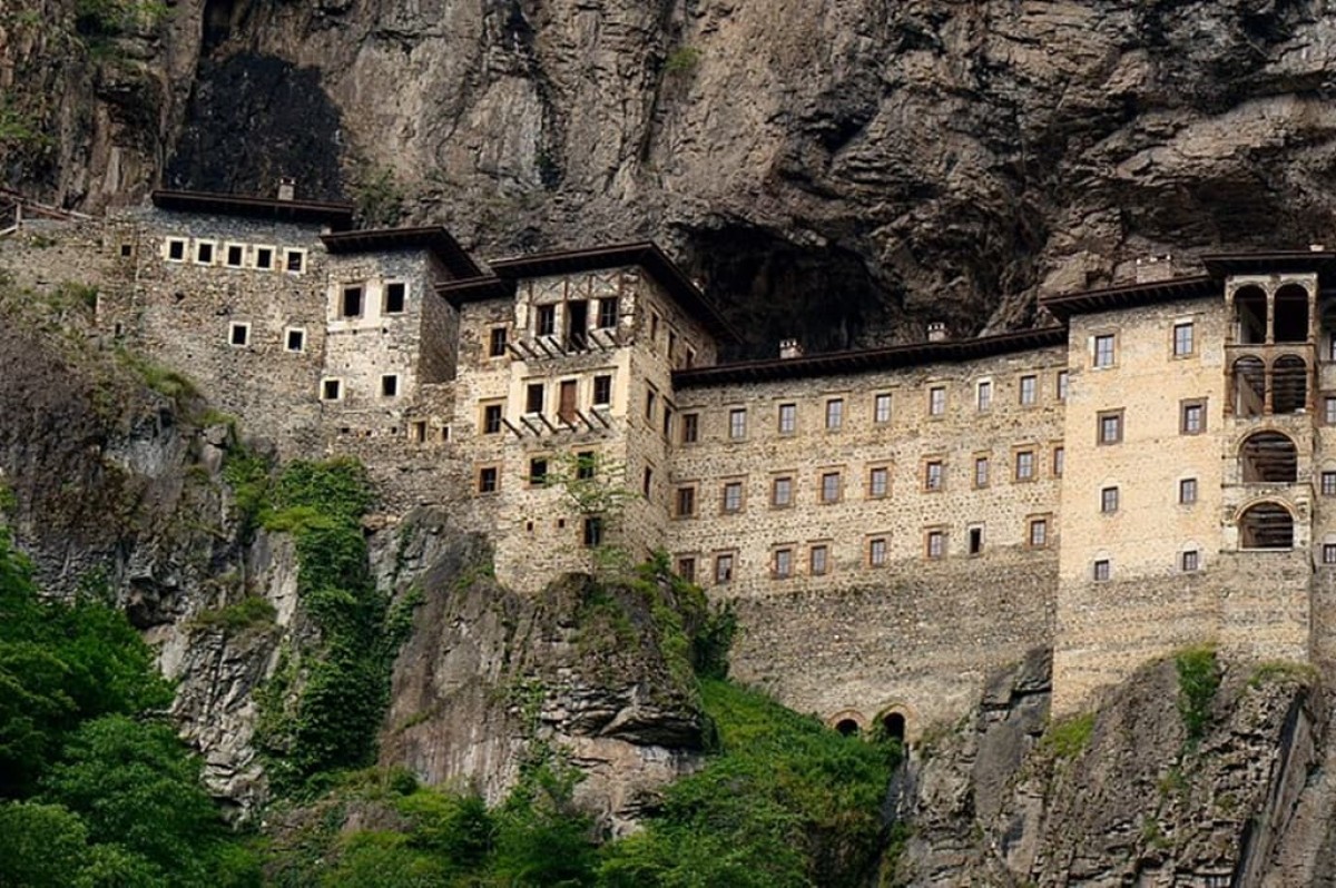 Για τρίτη συνεχόμενη χρονιά, η Μονή της Παναγίας Σουμελά δεν θα ανοίξει τις πύλες της κατά τον Δεκαπενταύγουστο.