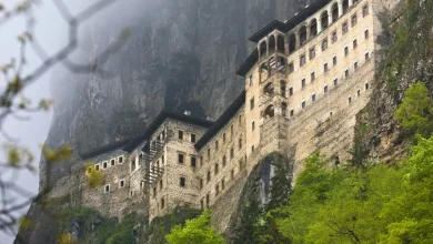 Η προγραμματισμένη Θεία Λειτουργία στις 23 Αυγούστου, στα Εννιάμερα της Κοιμήσεως της Θεοτόκου, προκαλεί έντονες αντιδράσεις εντός