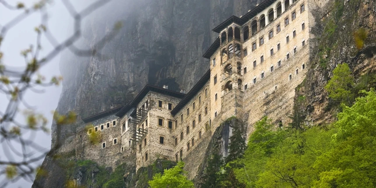 Η προγραμματισμένη Θεία Λειτουργία στις 23 Αυγούστου, στα Εννιάμερα της Κοιμήσεως της Θεοτόκου, προκαλεί έντονες αντιδράσεις εντός