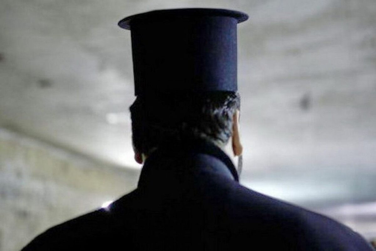 Σε απρόσμενη ένταση εξελίχθηκε πανηγύρι στα Πιτσά Κορινθίας, όταν η σύζυγος 59χρονου ιερέα εμφανίστηκε στο χώρο και ξέσπασε δημόσια