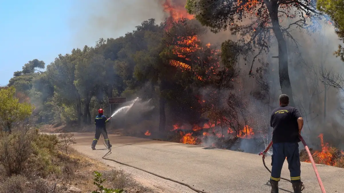 Μήνυμα από το 112 για τους κατοίκους των περιοχών Ελαιώνα και Βυτιναίικα του Πύργου, καθώς η πυρκαγιά που ξέσπασε το μεσημέρι