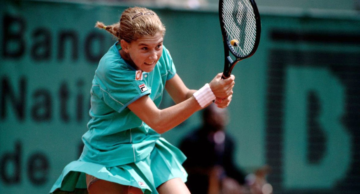 Μία από τις κορυφαίες τενίστριες όλων των εποχών, η Μόνικα Σέλες αποκάλυψε ότι πάσχει από μία σπάνια ασθένεια των μυών