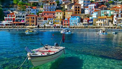 Καθώς η Ελλάδα καταγράφει ιστορικά νούμερα στον τουρισμό, με αφίξεις που ξεπερνούν τα 36 εκατομμύρια επισκεπτών, σχεδόν οι μισοί Έλληνες