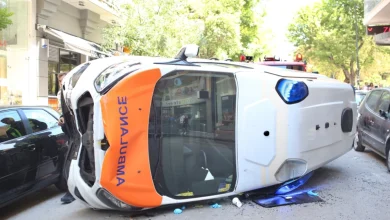 Ένα τραγικό περιστατικό σημειώθηκε σήμερα στο Γουδί, όταν ένα ιδιωτικό ασθενοφόρο που μετέφερε ασθενή ανετράπη με αποτέλεσμα