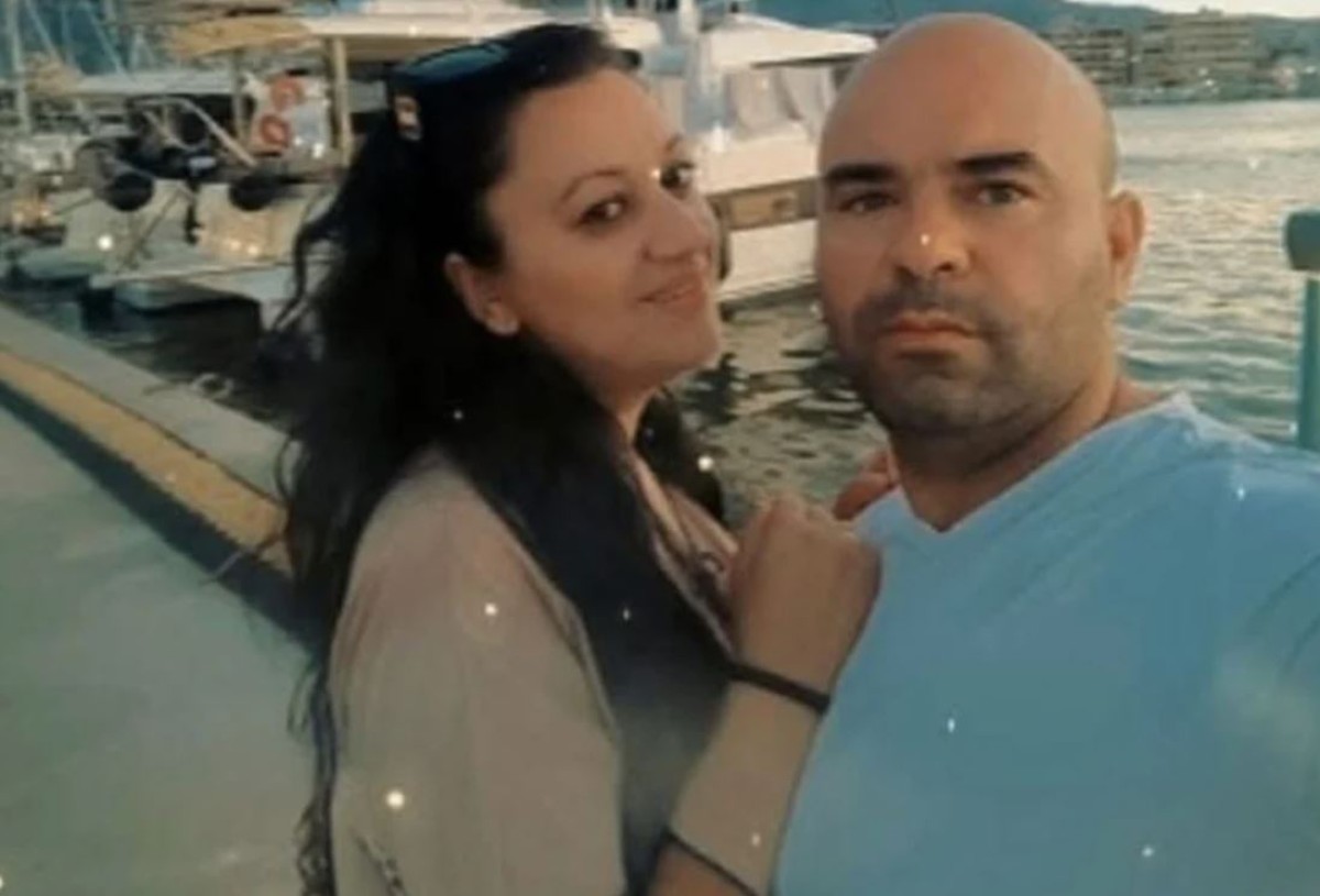 Στον εισαγγελέα οδηγείται σήμερα, Κυριακή, ο 40χρονος που κατηγορείται ότι μαχαίρωσε θανάσιμα τη σύζυγό του μέσα στο διαμέρισμά τους