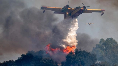 Δυνατοί άνεμοι πνέουν από το πρωί σε μεγάλο μέρος της χώρας, που σε συνδυασμό με την ανομβρία δημιουργούν τις τέλειες συνθήκες