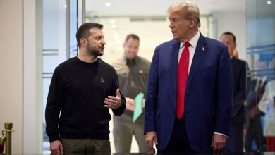 Η ενδυμασία του Ζελένσκι είχε αποτελέσει ζήτημα συζήτησης στο προηγούμενο τετ-α-τετ με τον Τραμπ, που είχε καταλήξει