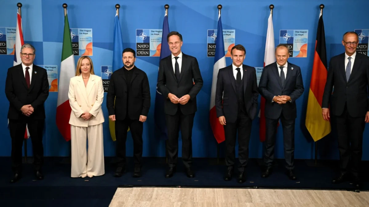 Ο Βολοντιμίρ Ζελένσκι προχώρησε σε μια διπλωματική κίνηση υψηλού συμβολισμού, προσκαλώντας στη Δευτέρα τον Λευκό Οίκο επτά