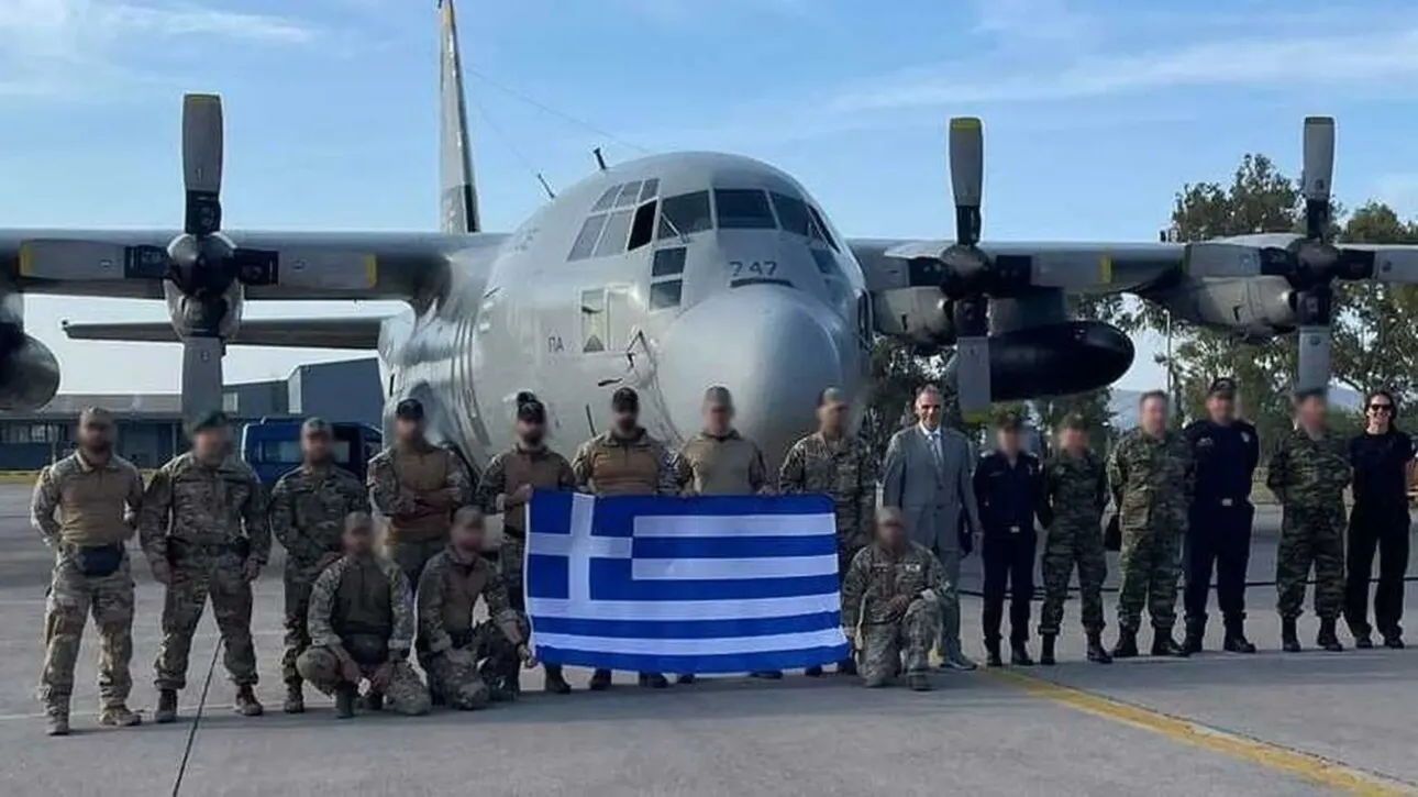 Δύο χρόνια από την αποστολή στη Λιβύη με 5 νεκρούς. Οι οικογένειες θέτουν 8 καίρια ερωτήματα και μιλούν για συγκάλυψη. Τι έγινε, ποιοι αποφάσισαν, τι ζητούν τώρα.