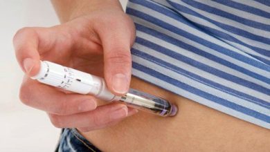 Η υψηλή τιμή τους, που μπορεί να ξεπερνά για παράδειγμα τα 1.000 δολάρια μηνιαίως στις ΗΠΑ, «περιορίζει την πρόσβαση σε αυτά τα σκευάσματα».