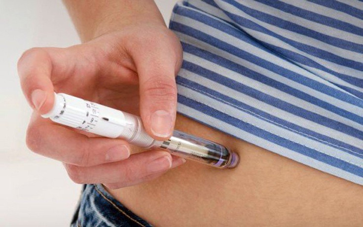 Η υψηλή τιμή τους, που μπορεί να ξεπερνά για παράδειγμα τα 1.000 δολάρια μηνιαίως στις ΗΠΑ, «περιορίζει την πρόσβαση σε αυτά τα σκευάσματα».