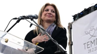 Ανοιχτό άφησε το ενδεχόμενο της συμμετοχής της σε κάποιο φορέα έχοντας ανάμειξη στην πολιτική σκηνή της χώρας η Μαρία Καρυστιανού