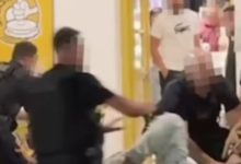 Σκηνές έντασης και πανικού εκτυλίχθηκαν χθες το βράδυ στη Μύκονο, έξω από γνωστό μπεργκεράδικο, όταν ομάδα Ιταλών τουριστών αντιστάθηκε