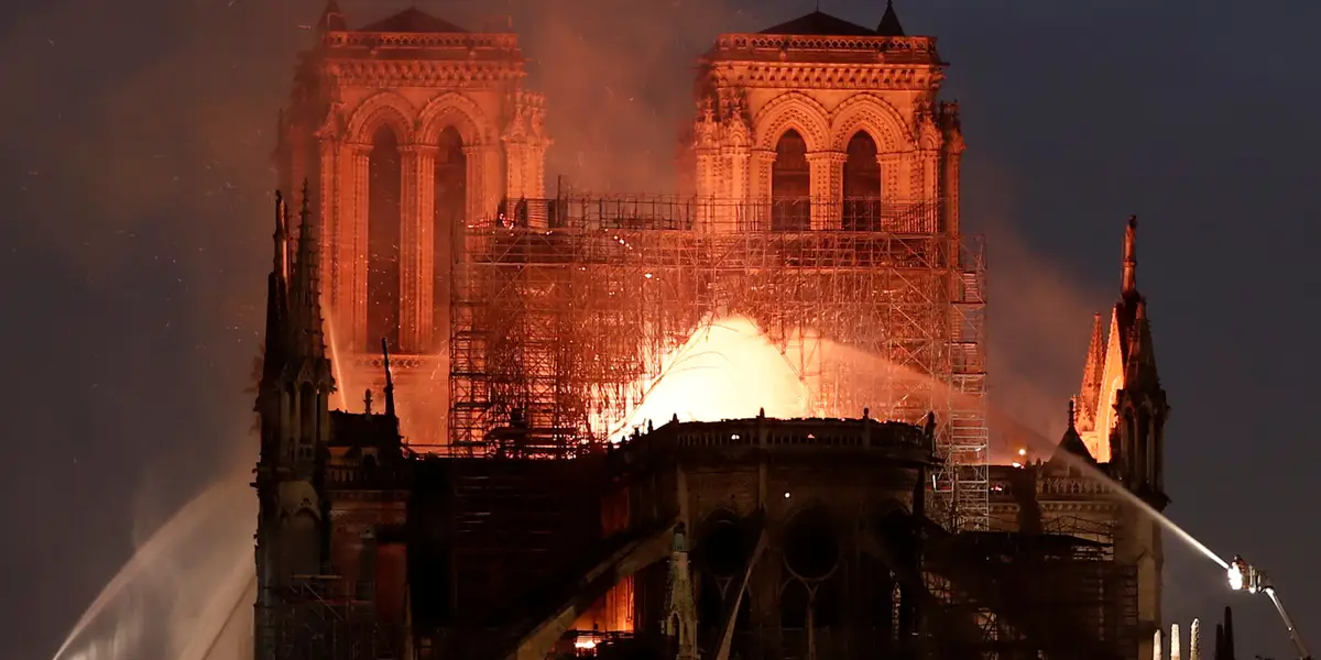 Μουσουλμάνοι εξτρεμιστές στη Γαλλία απειλούν να κάψουν τον καθεδρικό ναό της Παναγίας των Παρισίων, εκτός εάν οι γαλλικές αρχές