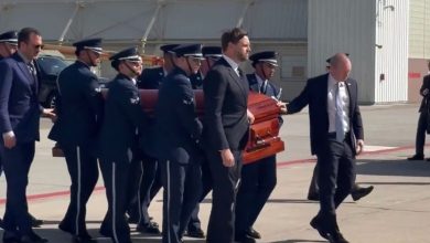 Τον απόλυτο σεβασμό του στον Τσάρλι Κερκ, που δολοφονήθηκε κατά τη διάρκεια ομιλίας του στις ΗΠΑ, έδειξε ο αντιπρόεδρος Τζέι Ντι Βανς.