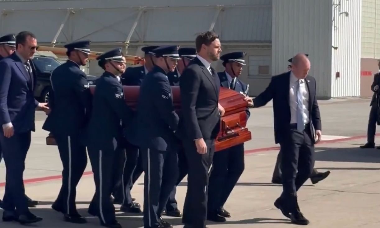 Τον απόλυτο σεβασμό του στον Τσάρλι Κερκ, που δολοφονήθηκε κατά τη διάρκεια ομιλίας του στις ΗΠΑ, έδειξε ο αντιπρόεδρος Τζέι Ντι Βανς.