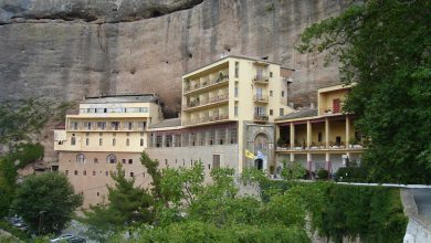 Ο ηγούμενος της ιστορικής Μονής Μεγάλου Σπηλαίου στα Καλάβρυτα, πατέρας Καλλίνικος, συνελήφθη από την ΕΛ.ΑΣ., ύστερα από υπόθεση που