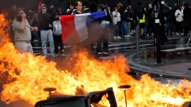 Η κατάσταση στη Γαλλία θυμίζει έντονα την Ελλάδα του 2015. Η χώρα φαίνεται να βυθίζεται αργά σε κοινωνικό χάος, καθώς οι πολίτες