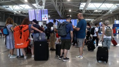 Τα προβλήματα στο μεγαλύτερο αεροδρόμιο της χώρας συνεχίζονται , προκαλώντας ταλαιπωρία σε χιλιάδες επιβάτες.