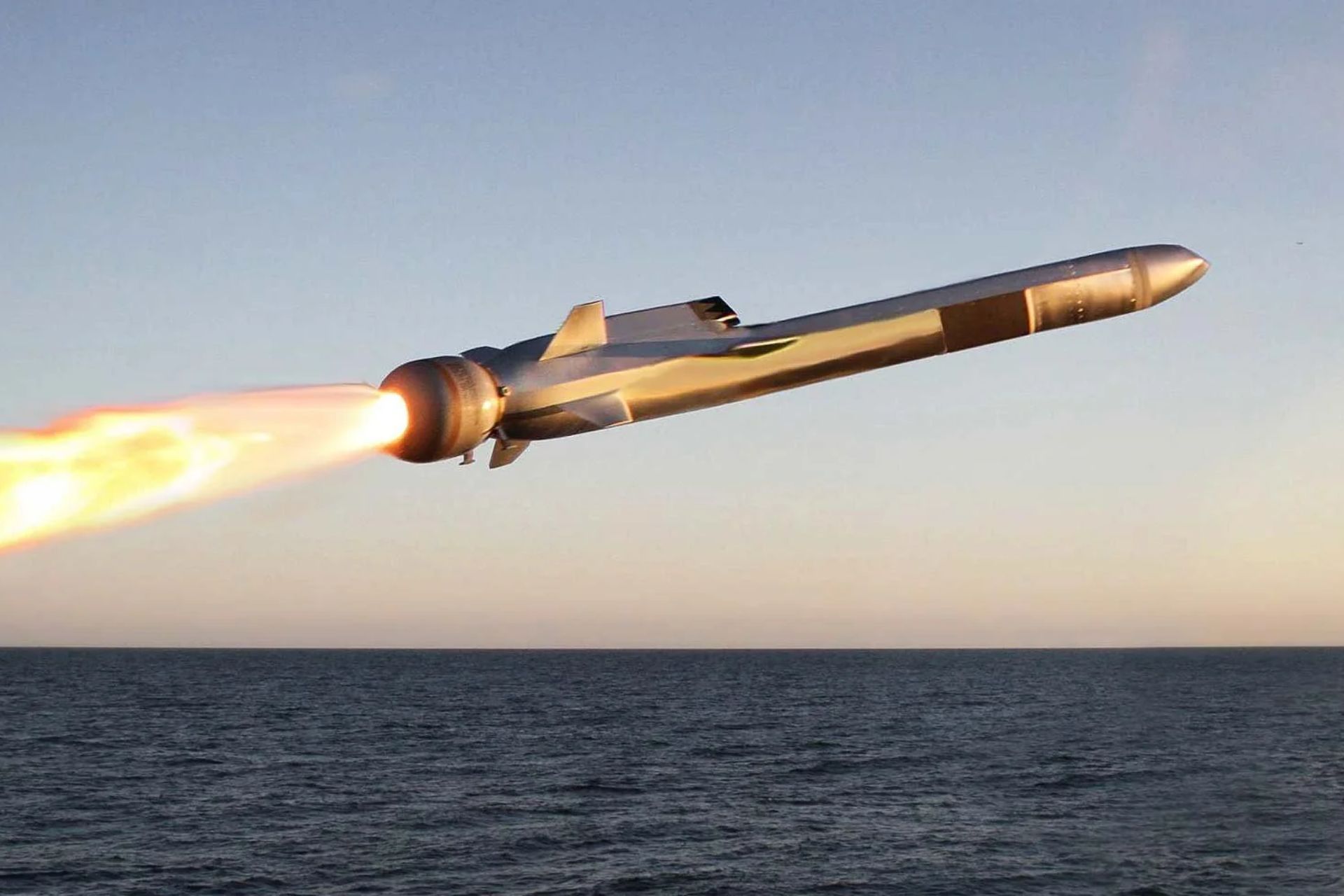 Το Κρεμλίνο σχολίασε σήμερα το ενδεχόμενο η Ουκρανία να αποκτήσει αμερικανικούς πυραύλους μεγάλου βεληνεκούς τύπου Tomahawk