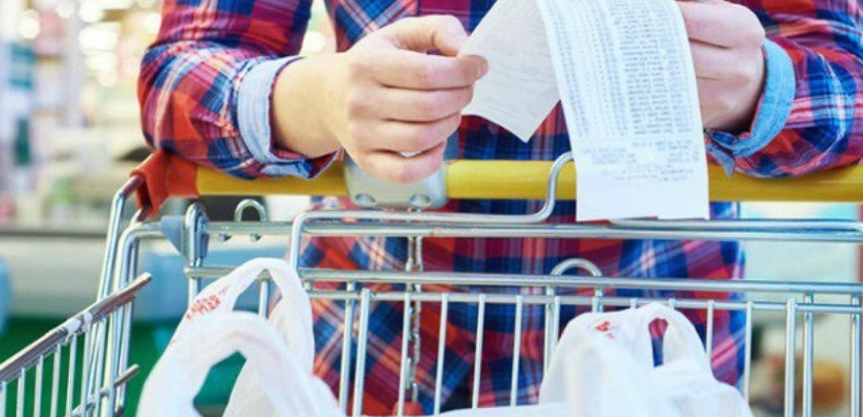 Σημαντικό συνεχίζει να είναι το χάσμα ανάμεσα στις τιμές σε βασικά αγαθά όπως είναι τα τρόφιμα και στους μισθούς ανάμεσα σε Έλληνες και Ευρωπαίους