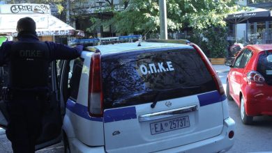 Σκηνές τρόμου εκτυλίχθηκαν μέρα μεσημέρι στην καρδιά της Αθήνας, όταν μια συμπλοκή κατέληξε σε μαχαίρωμα στην οδό Καποδιστρίου.