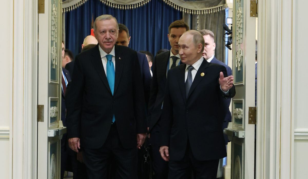 Στην Τιαντζίν της Κίνας πραγματοποιήθηκε τη Δευτέρα η κατ’ ιδίαν συνάντηση του Ρώσου προέδρου Βλαντιμίρ Πούτιν με τον Τούρκο