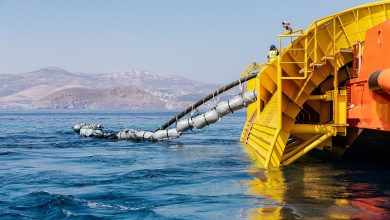 Σαφή σημάδια αποστασιοποίησης από το σχέδιο του καλωδίου ηλεκτρικής διασύνδεσης Κρήτης–Κύπρου (Great Sea Interconnector – GSI) εκπέμπει η