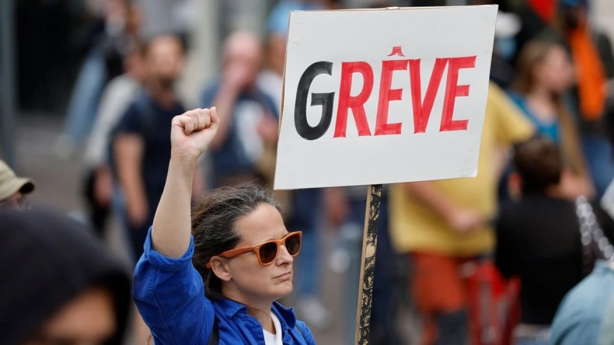 Χιλιάδες διαδηλωτές και μαζικές απεργίες στη Γαλλία κατά των περικοπών στον προϋπολογισμό. Κλειστά σχολεία, προβλήματα σε συγκοινωνίες