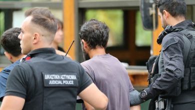 Προφυλακίστηκε ο 32χρονος «δράκος» του Αιγάλεω για σεξουαλικές επιθέσεις και εμπρησμό στον Υμηττό. Έρευνα για το άσυλο που είχε λάβει στην Ελλάδα.