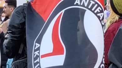 Ο Ντόναλντ Τραμπ χαρακτήρισε την Antifa «τρομοκρατική οργάνωση» μέσω Truth Social, μετά τη δολοφονία του υπερσυντηρητικού influencer Τσάρλι Κερκ.