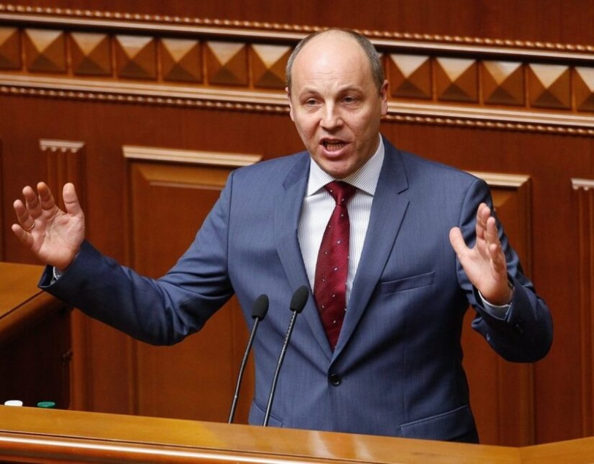 Η εν ψυχρώ εκτέλεση με οκτώ σφαίρες του 54χρονου Ουκρανού πολιτικού Αντρίι Παρούμπιι, σε δρόμο της Λβιβ, άνοιξε εκ νέου το κεφάλαιο