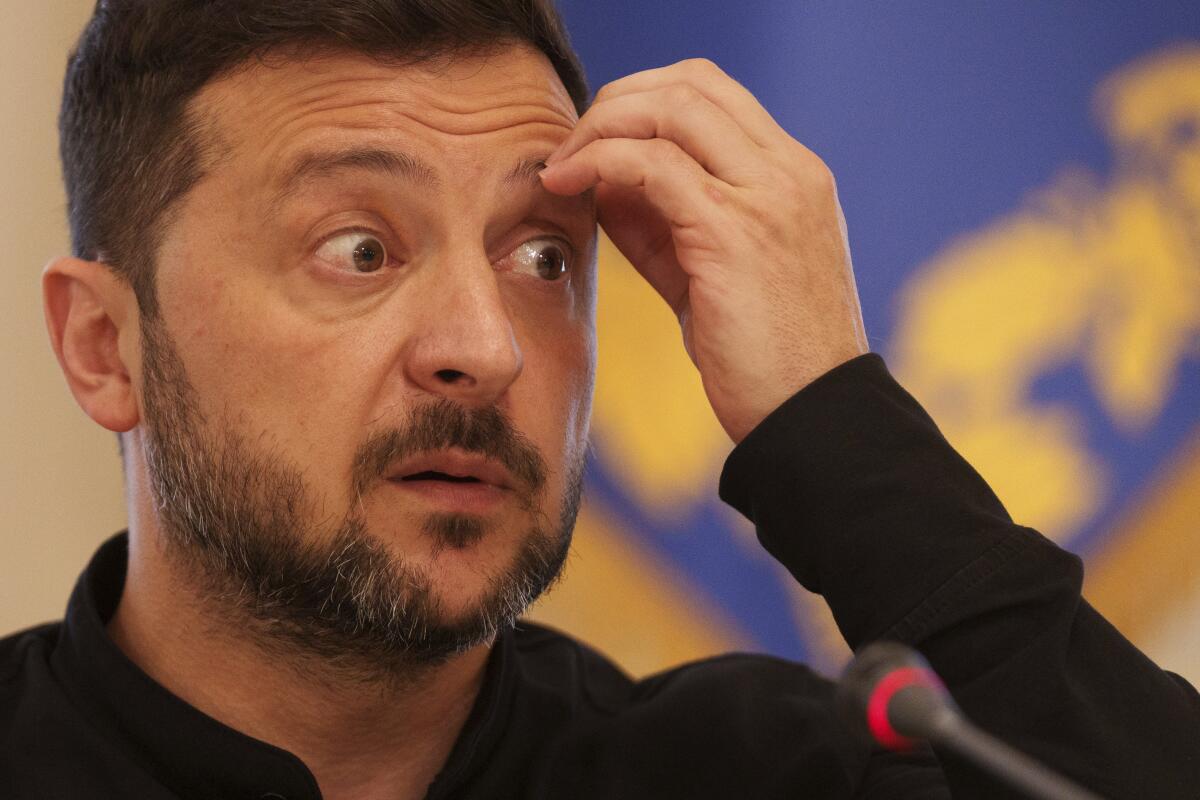 Το αμερικανικό περιοδικό Foreign Policy, γνωστό για τη φιλοουκρανική του στάση, ασκεί πλέον σκληρή κριτική στον πρόεδρο Βολοντίμιρ