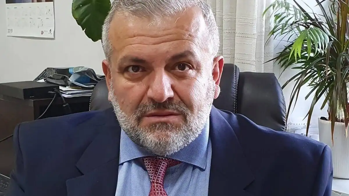 Απίστευτη περιπέτεια για γιατρό από την Ηλεία στην Αθήνα: του έκλεψαν το πορτοφόλι στο Μετρό και αναγκάστηκε να ζητιανέψει